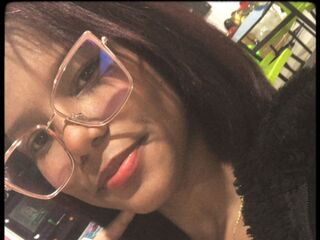 AlessaGiraldo's Live official Profile Image