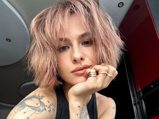 BellaFoxyy's Live cam tips and shows Profile Image