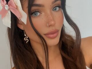 BellaSophiaSky's NSFW live cam models Profile Image