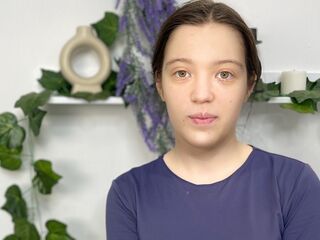 MonaCrosthwaite's Live fetish cam Profile Image